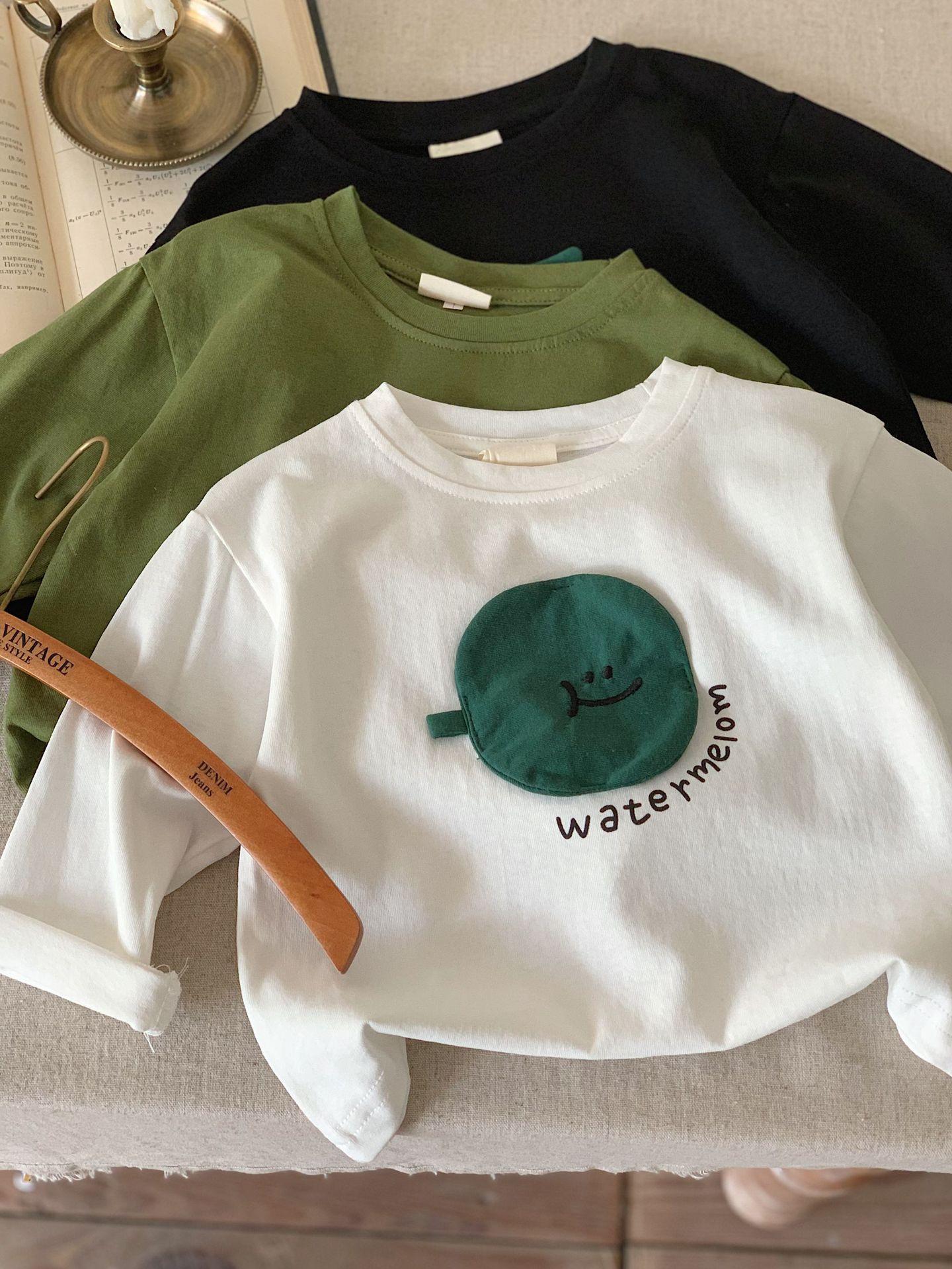 

Весенняя детская одежда 2025 года Японская футболка Детская футболка с длинным рукавом для мальчиков и девочек Трехмерная наклейка Фруктовая базовая футболка 140cm белый