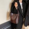 Einfache Tasche in Unifarbe Damen neue High-End-Textur Nische Pendlertasche Eimertasche Umhängetasche