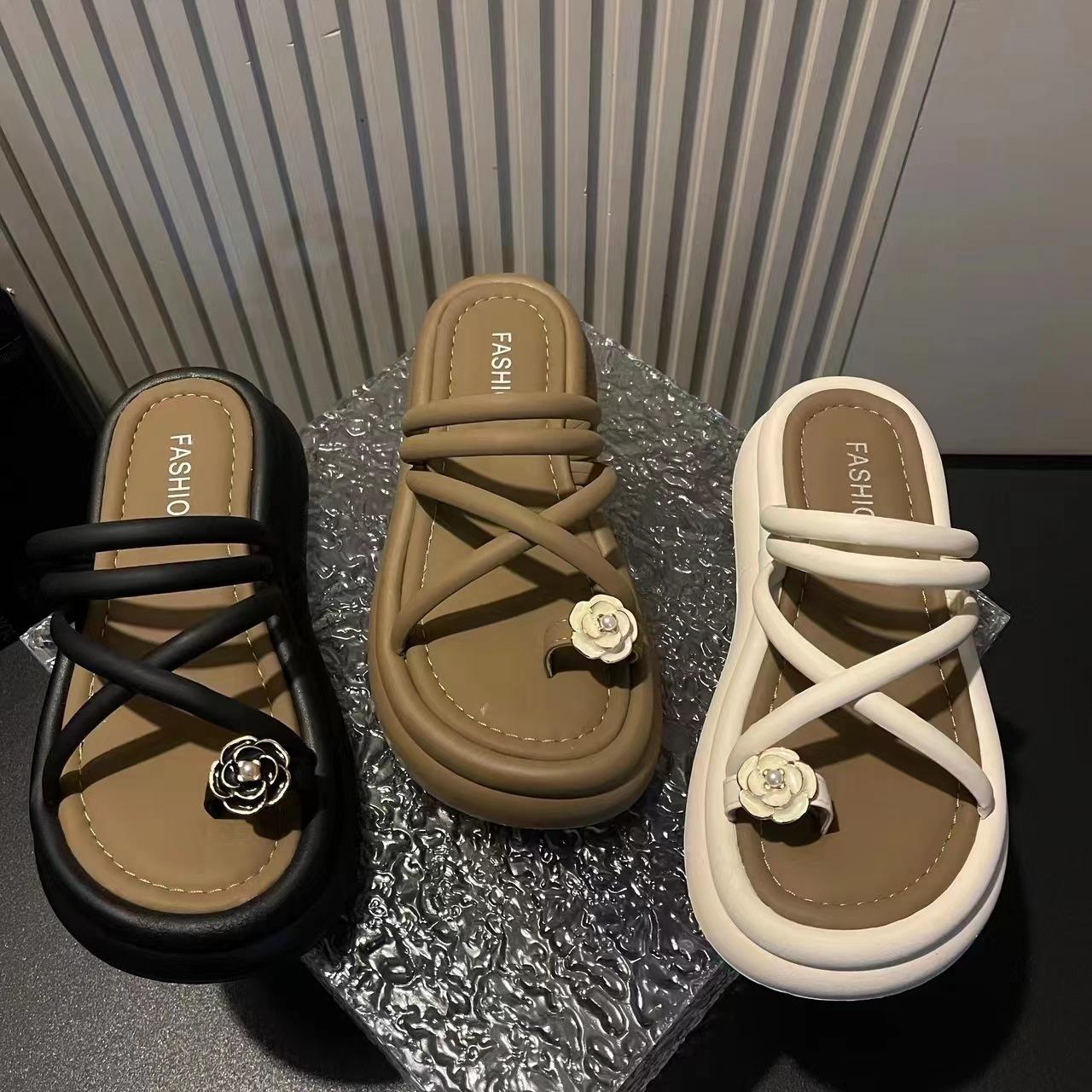 

Женщины носят новое летнее пляжное платье с цветочным принтом и застежкой-носком с римскими сандалиями 35 хаки