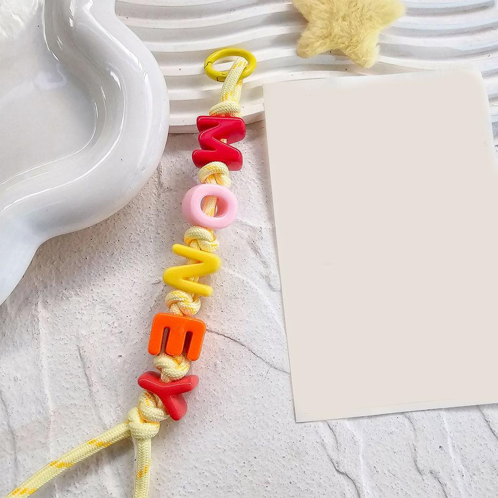 Bunte Alphabet-Perlen-Taschenanhänger Personalisiertes Design Taschenanhänger für Trend-Fashion-Statement und Einzigartigen Stil