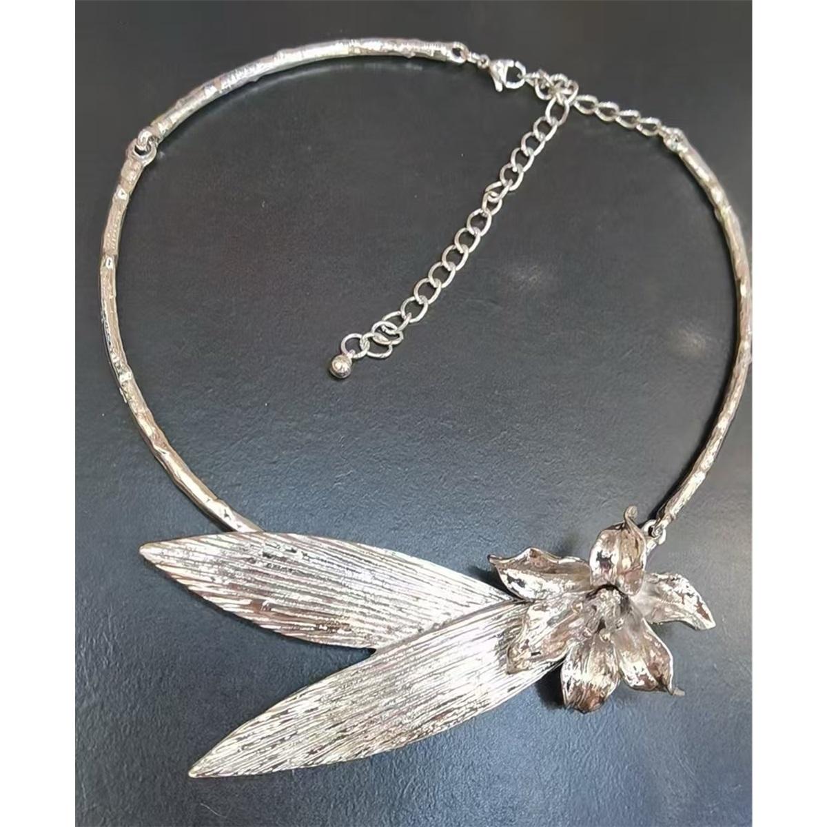 

Tooxika Сверхпрочный Преувеличенный Дизайн Металлическое Лезвие Капля Масла Ласточкин Хвост Цветочный Воротник Модный Темперамент Цепочка на Ключицу