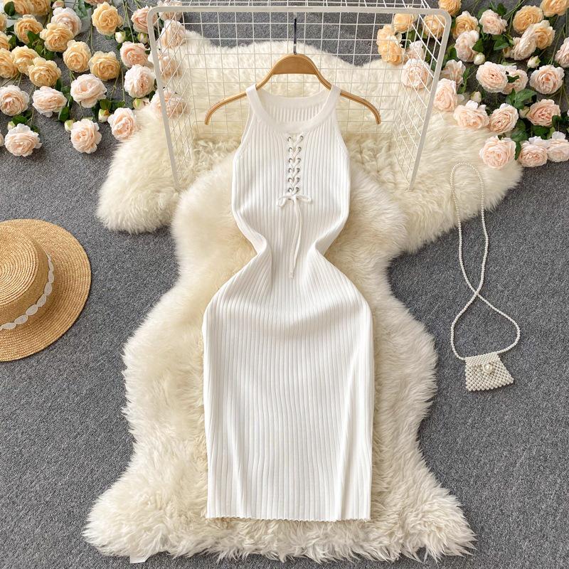 Elegantes ärmelloses Damen-Strickkleid mit Rundhalsausschnitt 6186 - Schlanke Passform, Bindegürtel, Hüftbetonendes Design für den Weg zur Arbeit