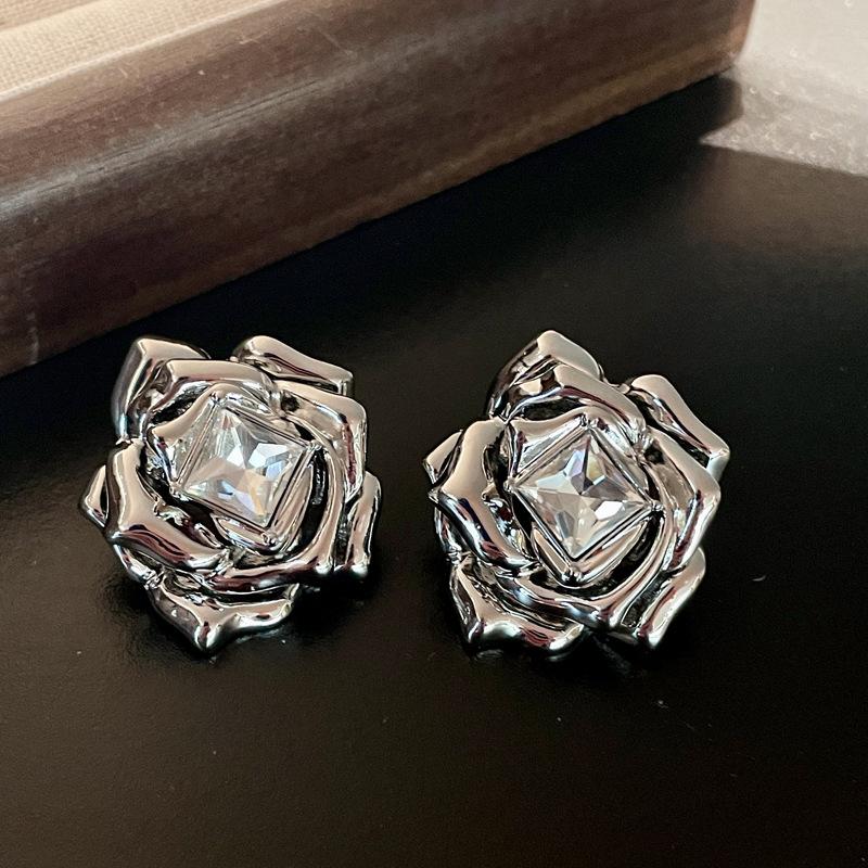 Rock Rose Silver Three-dimensional Retro Metal Flower Earrings Heavy Industry Diamond-set Medium Classical Elegance Rose Stud Earrings