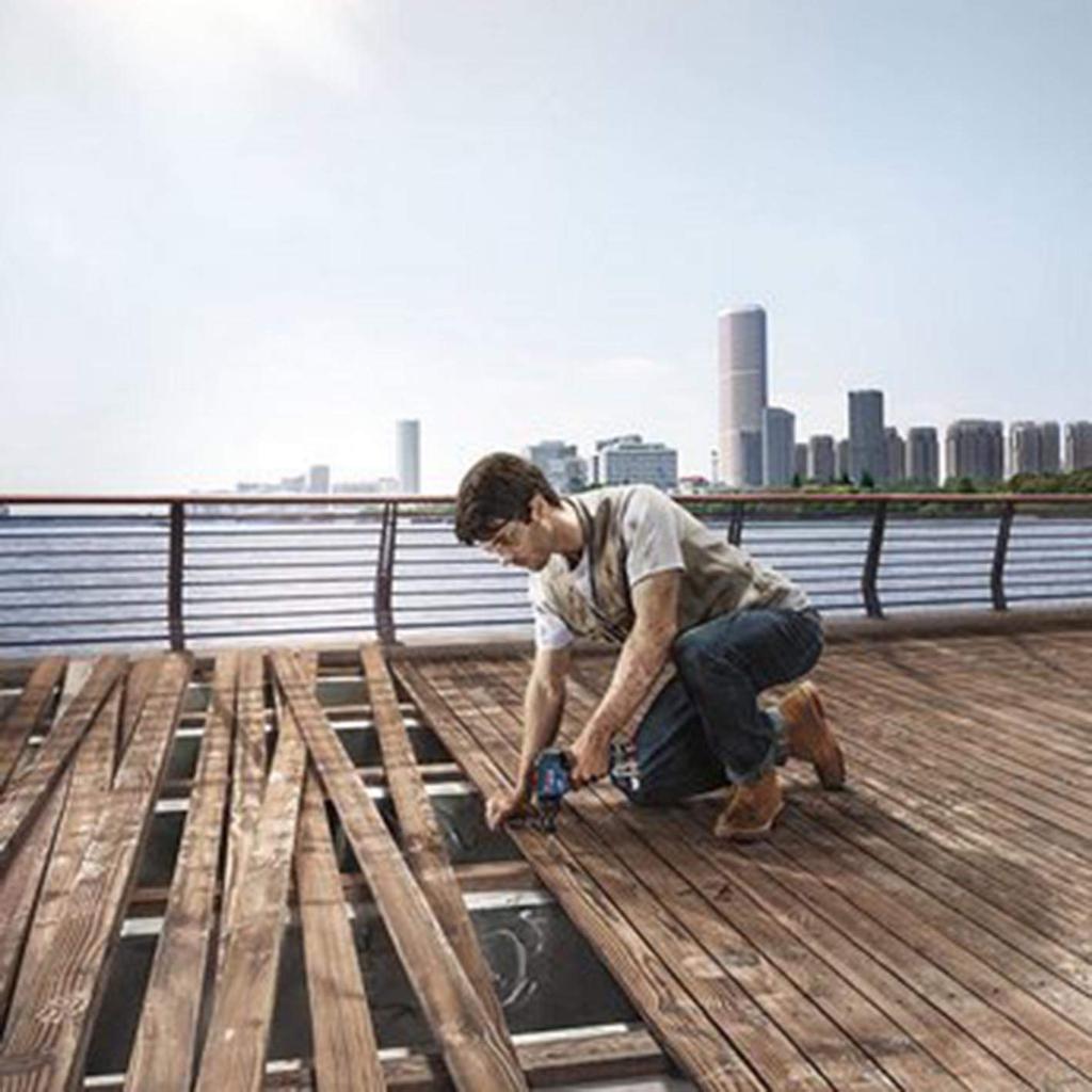 Kit de furadeira de impacto sem fio BOSCH 18V com estojo de transporte GDR18V200GSB e (2 4.0Ah, Carregador, Incluído)