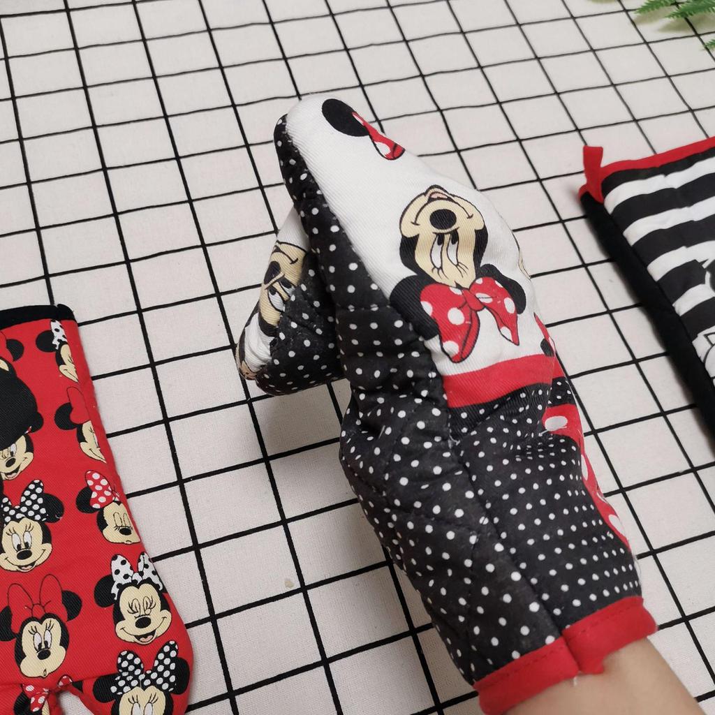 Minnie & Mickey Mouse Cartoon Heat-Resistant Gloves for Kitchen Baking and Microwave Use