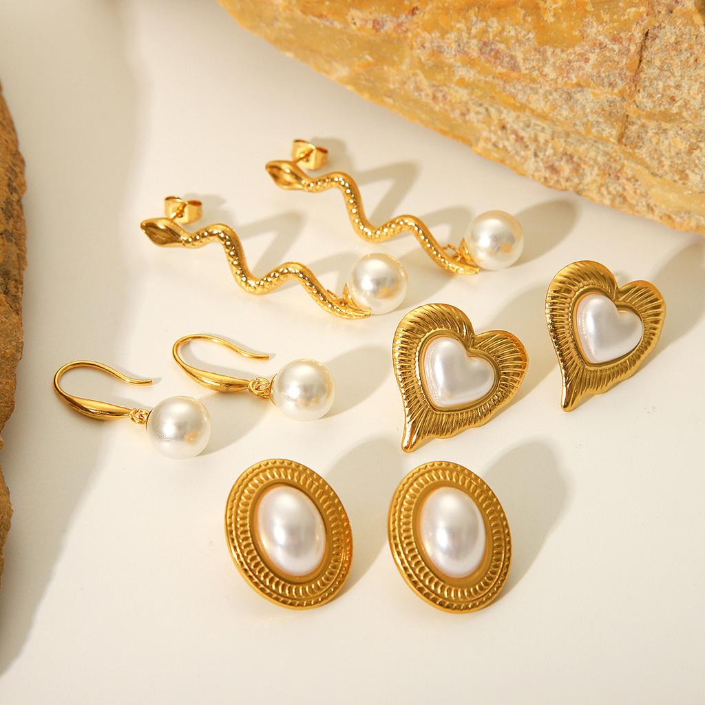 Gold-plated Heart Pearl Stud Earrings, Instagram Style French High-end Gold Snake Titanium Steel Earrings for Women