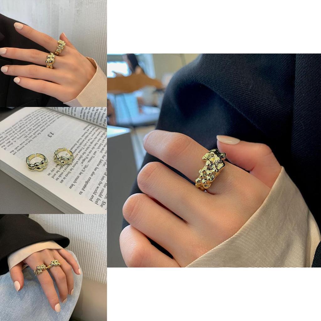 Eleganter Ring in unregelmäßiger Form mit trendigem, strukturiertem Design, perfekt für Modeliebhaber.