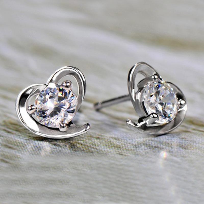 Heart stud earrings, women's fashion soft heart-shaped silver-plated stud earrings, accessories