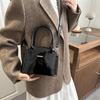 New Women's Fashionable Niche Design Handbag, Trendy and Versatile Shoulder Bag, Elegant Casual Commuter Clutch, Exquisite Holiday Accessory Bag