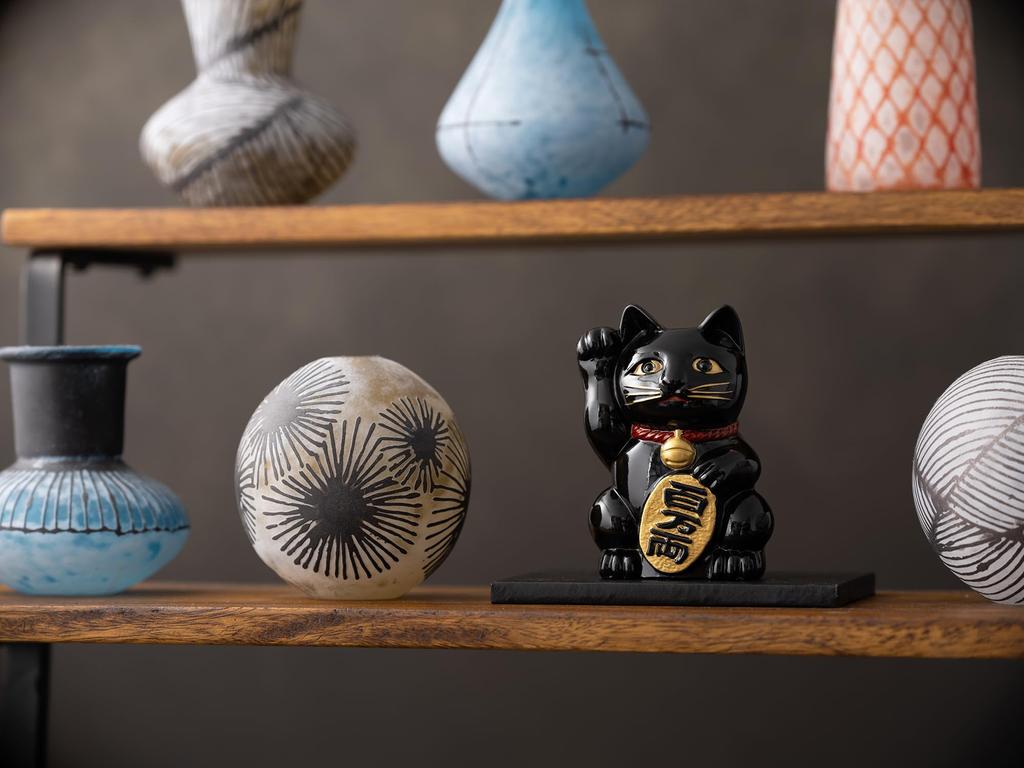Ginjado Maneki Neko Black Lacquer Hand of Cat Maneki Neko Good Luck Feng Shui Figurine Takaoka Copperware Neko Color_Right Raised/Made Metal_Lucky