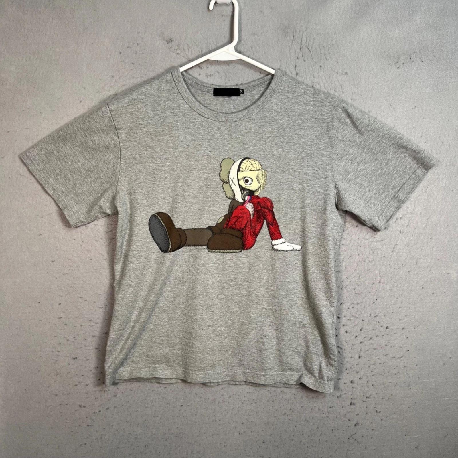 

Originalfake Kaws Companion Gray Graphic T-Shirt Size 3 Medicom Toy S