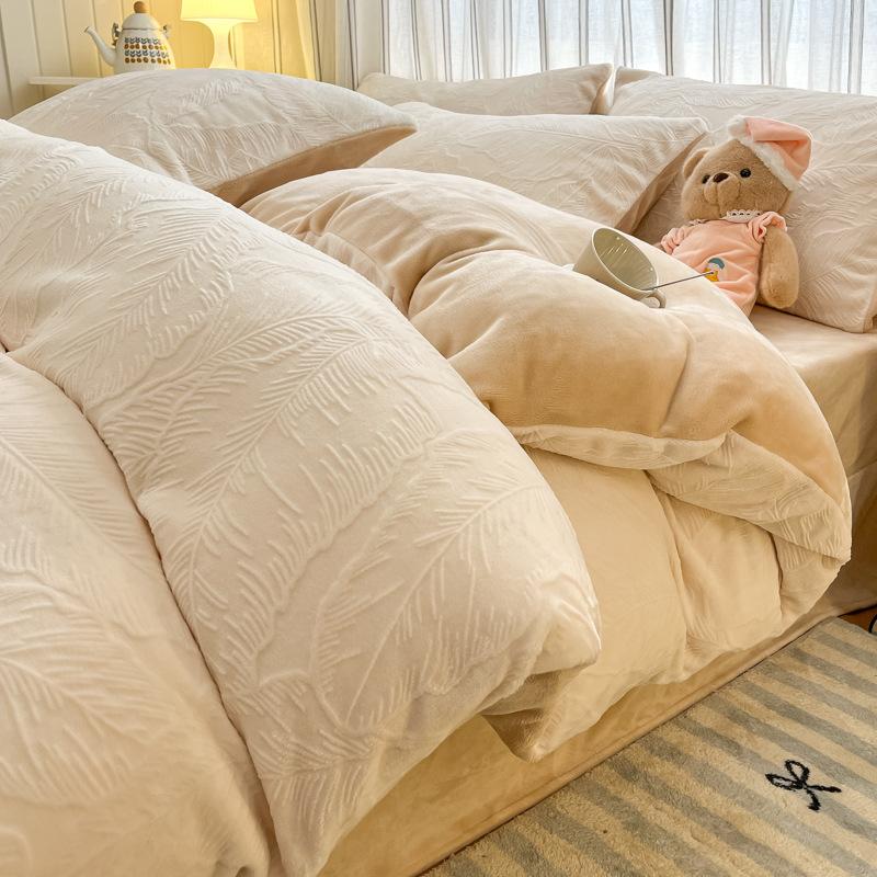 

Комплект из четырех предметов из молочного флиса класса А для матерей и младенцев, теплый зимой, утолщенный флис с гравировкой, двухсторонний флис антистатический комплект из 4 предметов 1.2 m 3pc quilt 1.5*2m