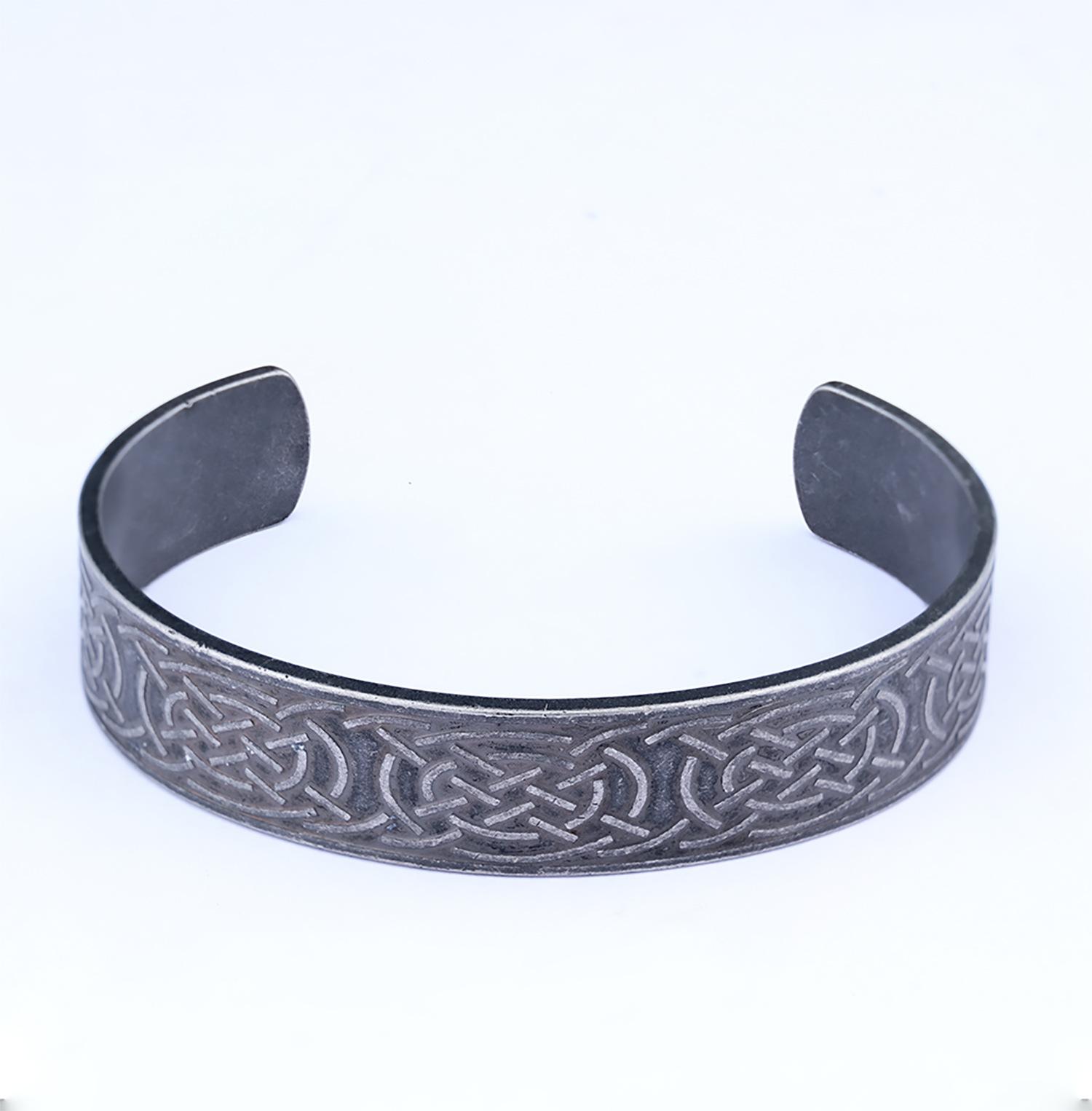 Hot retro personality viking style viking pattern titanium steel opening bracelet titanium steel jewelry