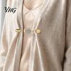 Dress Decor Accessories 2Pcs Vintage Sweater Clips for Women Girls, Retro Faux Pearl And Rhinestones Cardigan Clips, Elegant Fashionable Collar