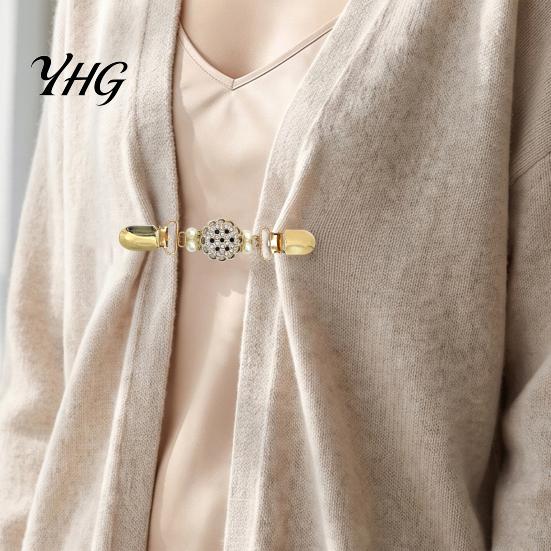 Dress Decor Accessories 2Pcs Vintage Sweater Clips for Women Girls, Retro Faux Pearl And Rhinestones Cardigan Clips, Elegant Fashionable Collar