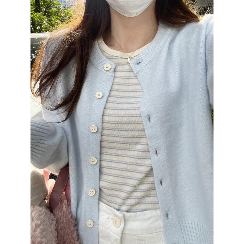 Weiche gelbe Strickjacke mit wachsartiger Haptik für Damen, Frühling und Herbst, Rundhalsausschnitt, einreihiger Cardigan-Pullover, süßer Stil, modisches Oberteil