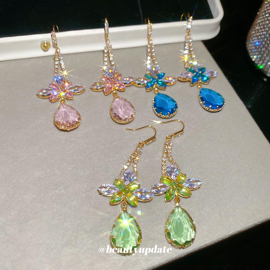 High-End European Style Zirconia Flower Drop Earrings – Luxurious & Unique Fashion Accessory