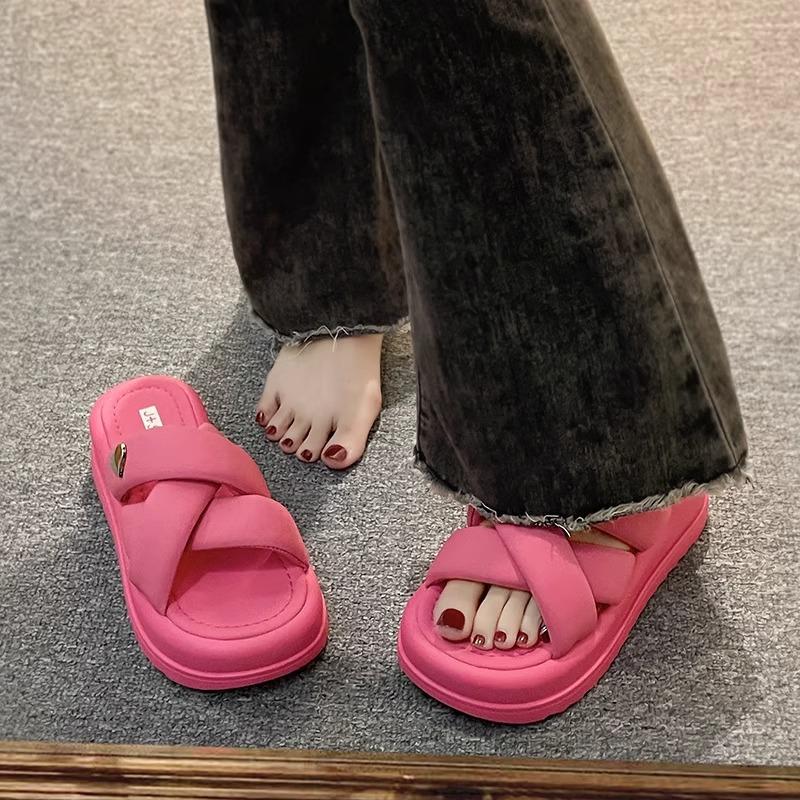 Xiaoxiangfeng Thick-bottomed Height-increasing Cool Slippers for Women's Outer Wear 2025 New Summer High-end Slope Heel Beautiful One-word Slippers