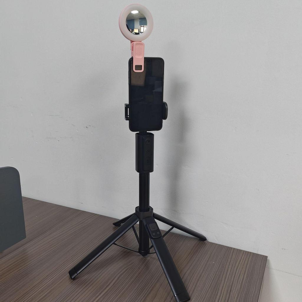Smart Bluetooth Selfie Stick CL18 with Integrated Gimbal & Face Tracking for Live Streaming