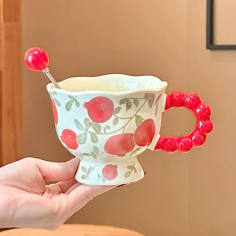 

ins ветер милая фруктовая керамическая кружка для девочек высокая ценность керамическая чашка для воды детская чашка для завтрака подарок на день рождения 301-400ml