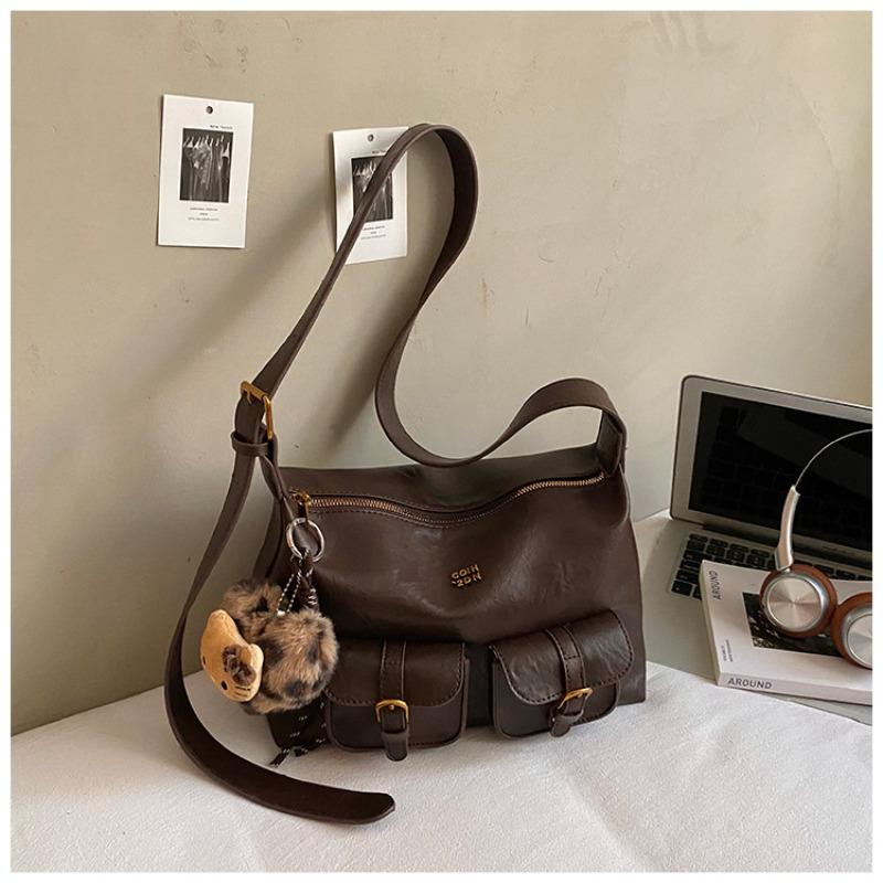 Large-capacity commuter bag women's winter new casual simple shoulder pillow bag fashionable messenger bag