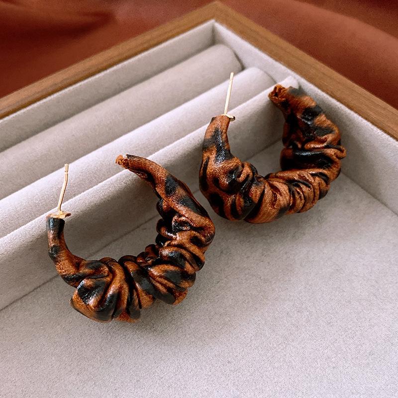 Retro Hong Kong Style Silver Needle Leopard Print Circle Earrings Light Luxury High-end Temperament Earrings Niche Earrings Women