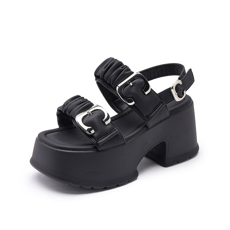 

Platform sandals women s fashion outer wear 2025 summer new small height increase casual versatile muffin bottom cool slippers 39