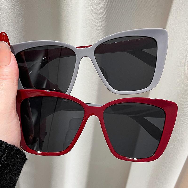 Stylish Large Frame Cat Eye Sunglasses for Women Men Retro Square Sun Glasses UV400 Protection Goggle Fashion Eyewear Shades