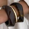 SHIXIN 3 Estilos Retrô Marrom Irregular Resina Pulseiras Largas para Mulheres Boho Empilháveis Espessas Acrílico Pulseira Bangles Joias Presente