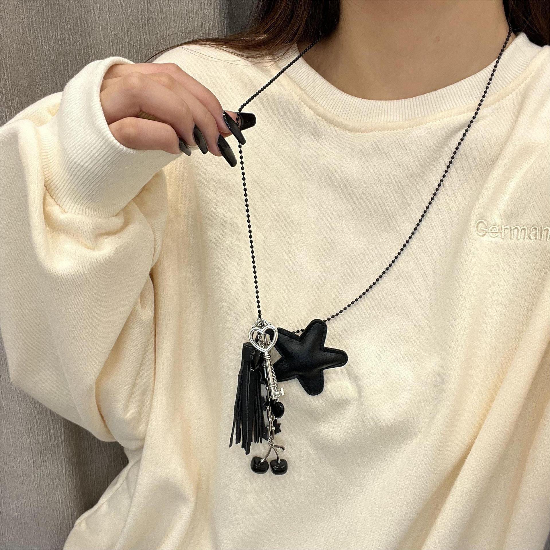 

Стильное кожаное ожерелье с кисточками для женщин: Модный аксессуар на осень/зиму N1200 Star Cherry Key Necklace чёрный