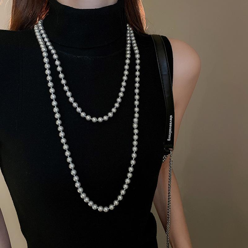 Fashionable Floral Geometric Necklace with a Light Luxury Style Sweater Chain and French Retro Accessories