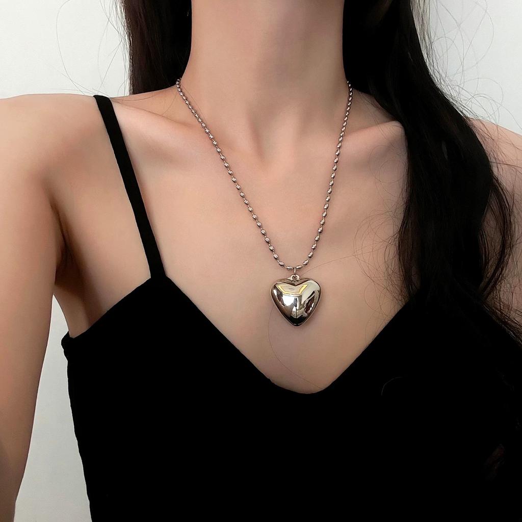 Exaggerated Metal Big Heart Pendant Necklace for Women Gothic Hip Hop Silver Color Beading Chain Necklace Y2K Jewelry Party Gift