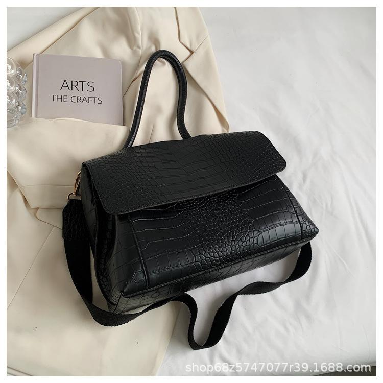 Bag Women's Large Capacity 2025 New Broadband Messenger Bag Shoulder Commuter Bag College Students Class Portable Tote Bag