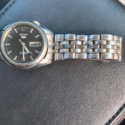 Вживаний автоматичний годинник SEIKO 5 з чорним циферблатом