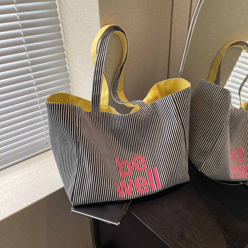 Striped Tote Bag For Women Large Capacity Shoulder Bag Two-sides Reversible Hand Bag Traveling And Shopping Underarm Bag CLE