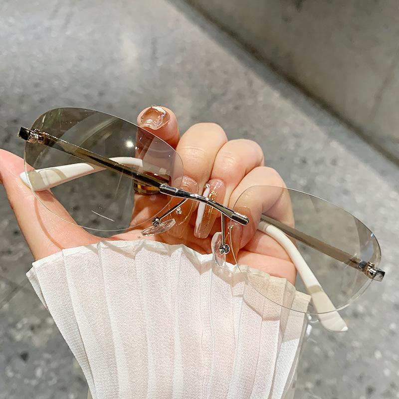 New Luxury Brand Designer Small Frame Cat Eye Sunglasses Women Vintage Fashion Sun Glasses Popular Punk Ladies Shades UV400