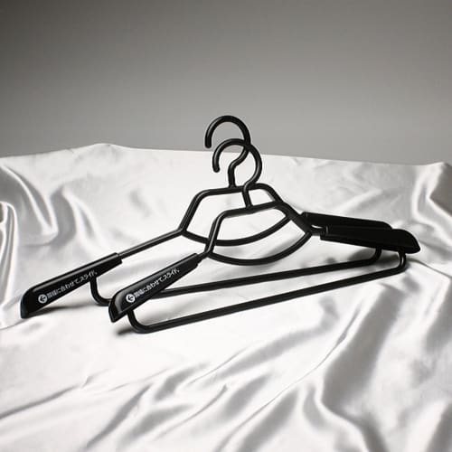 Shape-retaining shirt hangers, set of 10 (black)