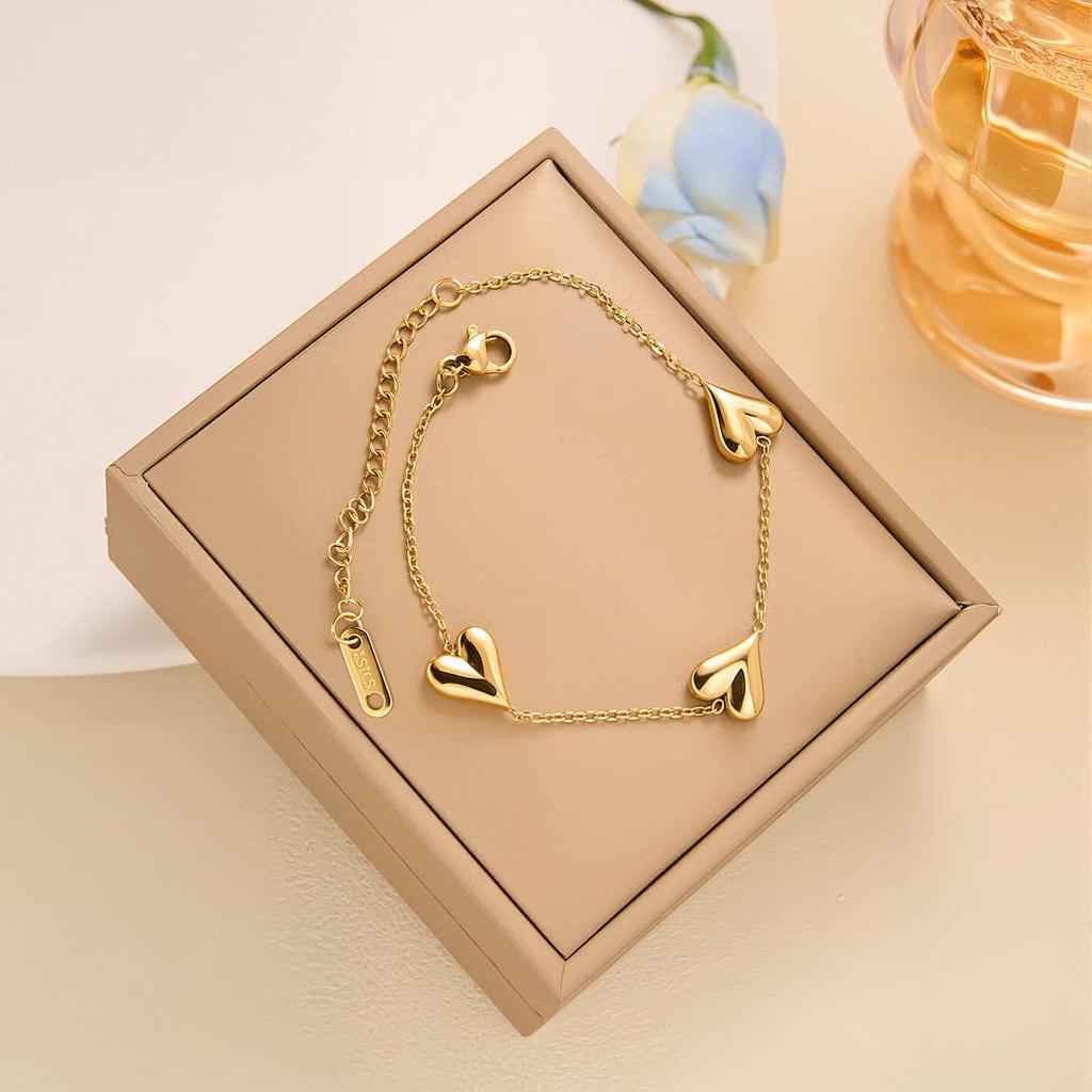 Elegant Multi-Heart Titanium Steel Necklace for Women - Luxurious, Colorfast Clavicle Chain Jewelry