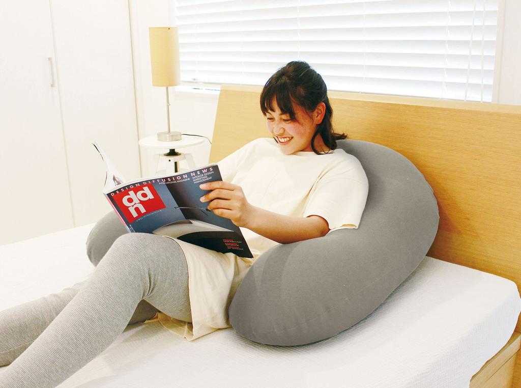 MOGU Pärlkudde Silvergrå Pulverstödset Bredd 70cm x Höjd 90cm x Höjd 20cm Ca.