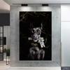 Nowoczesna Moda Czarny Pies Doberman Lew z Pistoletem Plakat Malarstwo na Płótnie Luksusowe Zwierzę Sztuka Ścienna Obraz do Dekoracji Salonu