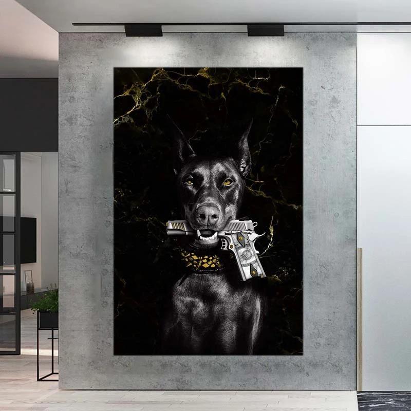 Nowoczesna Moda Czarny Pies Doberman Lew z Pistoletem Plakat Malarstwo na Płótnie Luksusowe Zwierzę Sztuka Ścienna Obraz do Dekoracji Salonu