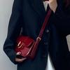 Retro lakierowana torba na ramię dla kobiet luksusowa torba typu crossbody z klapką jednokolorowa torba pod pachami czerwona torba typu crossbody damska torebka