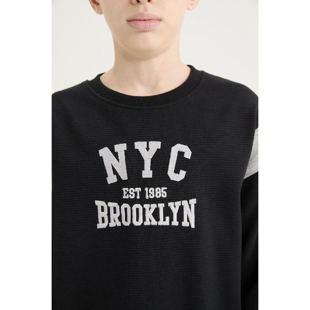 Boy 2 Team D4742a8ns