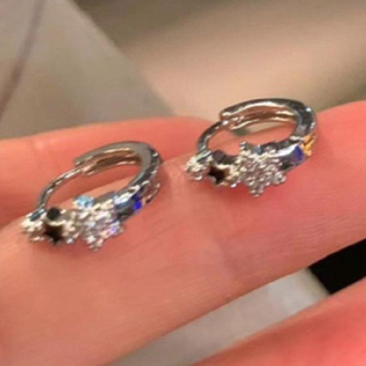 Trendy Silver Stars Earrings Embellished With Zirconia Silver Stars Earrings Ear Clips Charm for Fashion Enthusiasts
