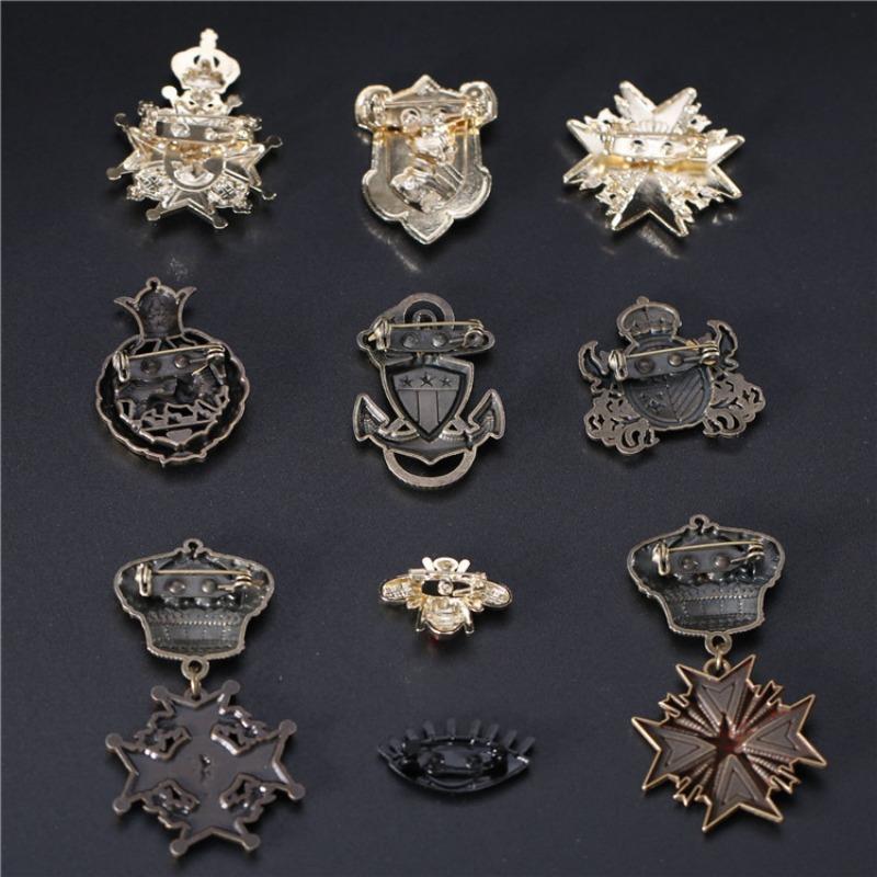 New Vintage Metal Badge British Crown Brooch Pin Retro Shield Medal Denim Pins for Backpack Accessories