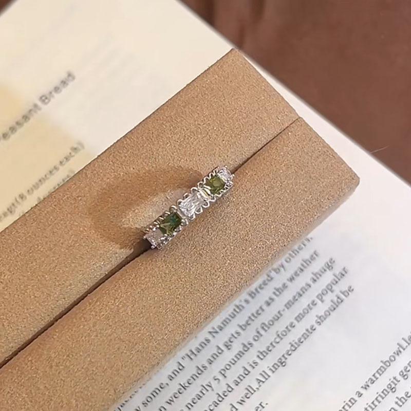 Elegant and graceful ring accessories fresh green and white diamond rings for women fashion exquisite party jewelry gifts