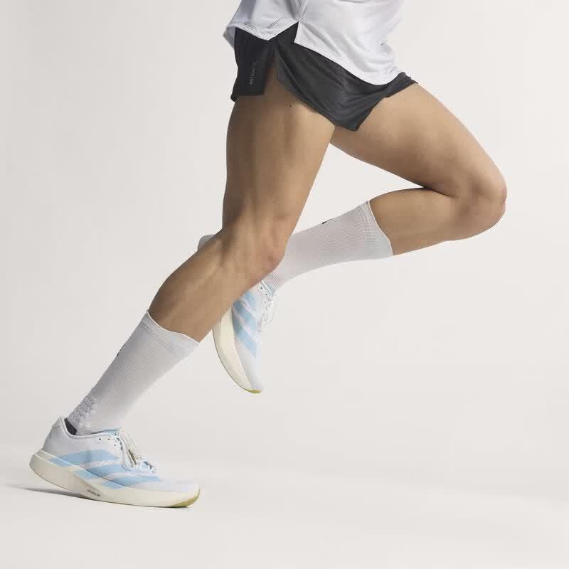 Мужские легкие комфортные беговые кроссовки Adidas JQ4527 40.5 белый