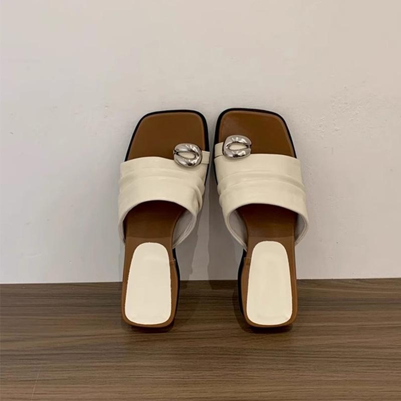 

Красивые шлепанцы на танкетке с толстой подошвой и закрытым носком, женские летние, новые, для ношения с юбкой, повседневные сандалии 40