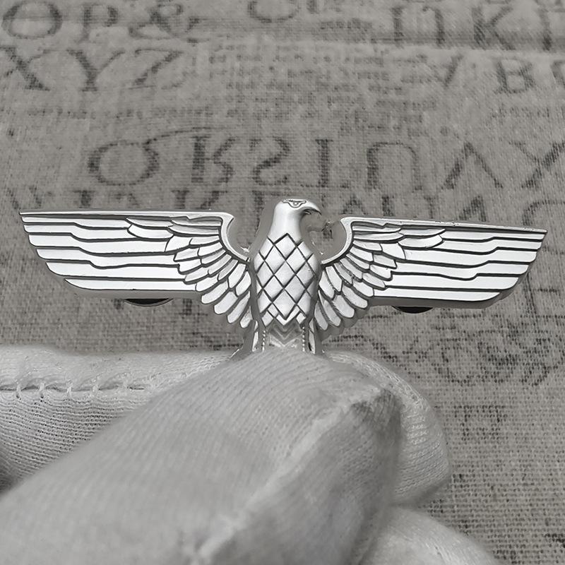 Металлический значок «Летающий орел» в наличии: Советская памятная медаль-брошь.