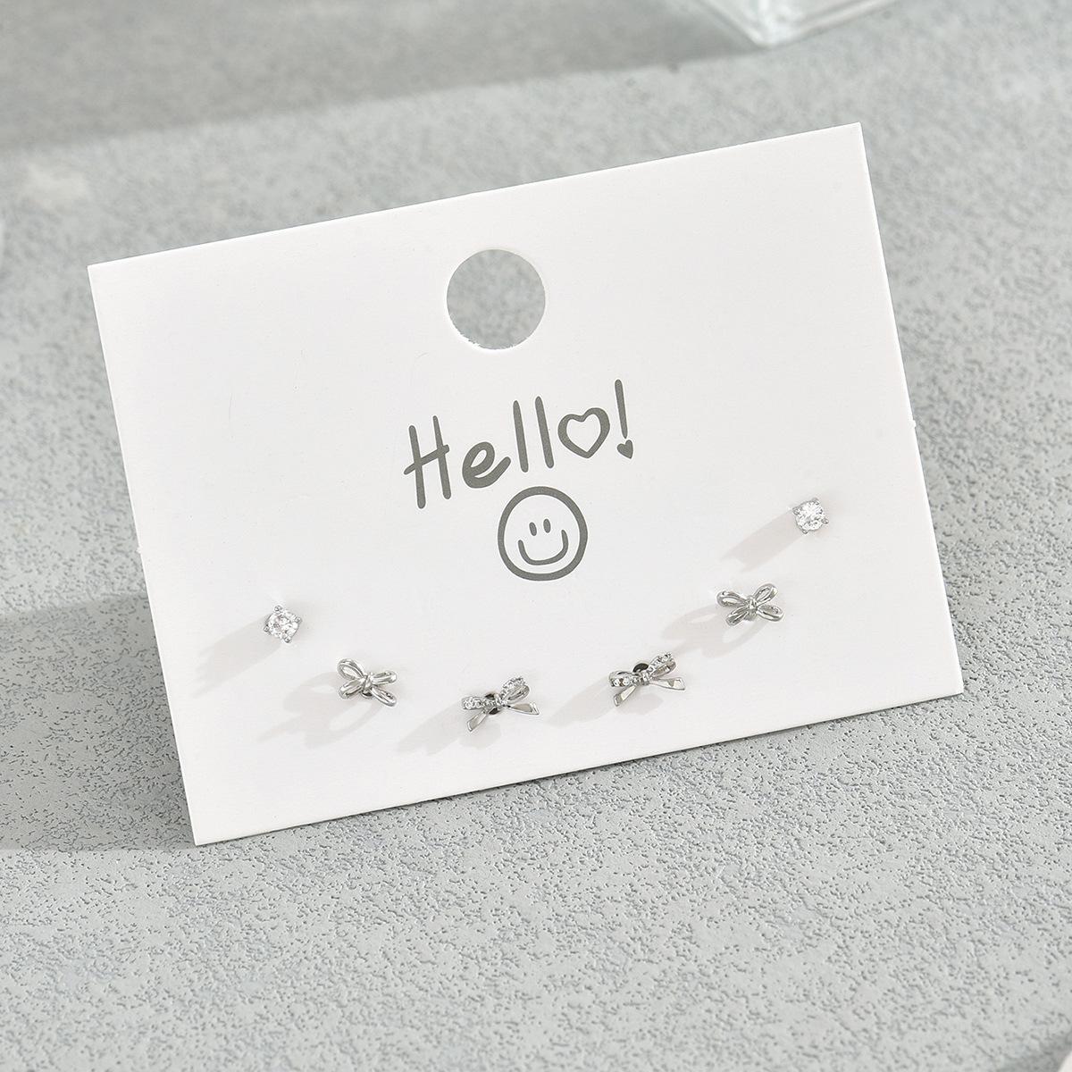 

Простой женский набор серег-пусет из меди с цирконом. Универсальные серьги.